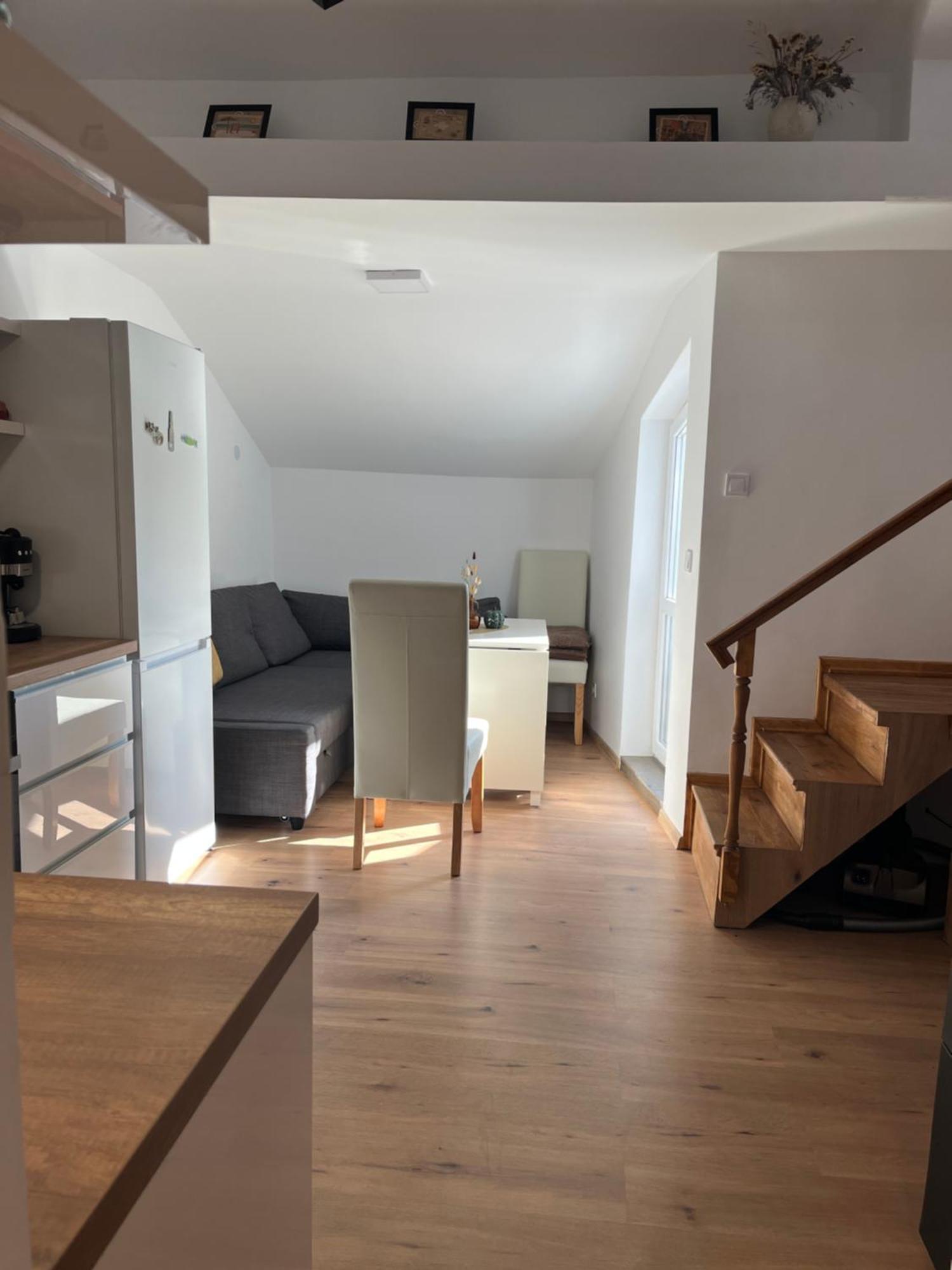 Stylish Three Bed Апартамент